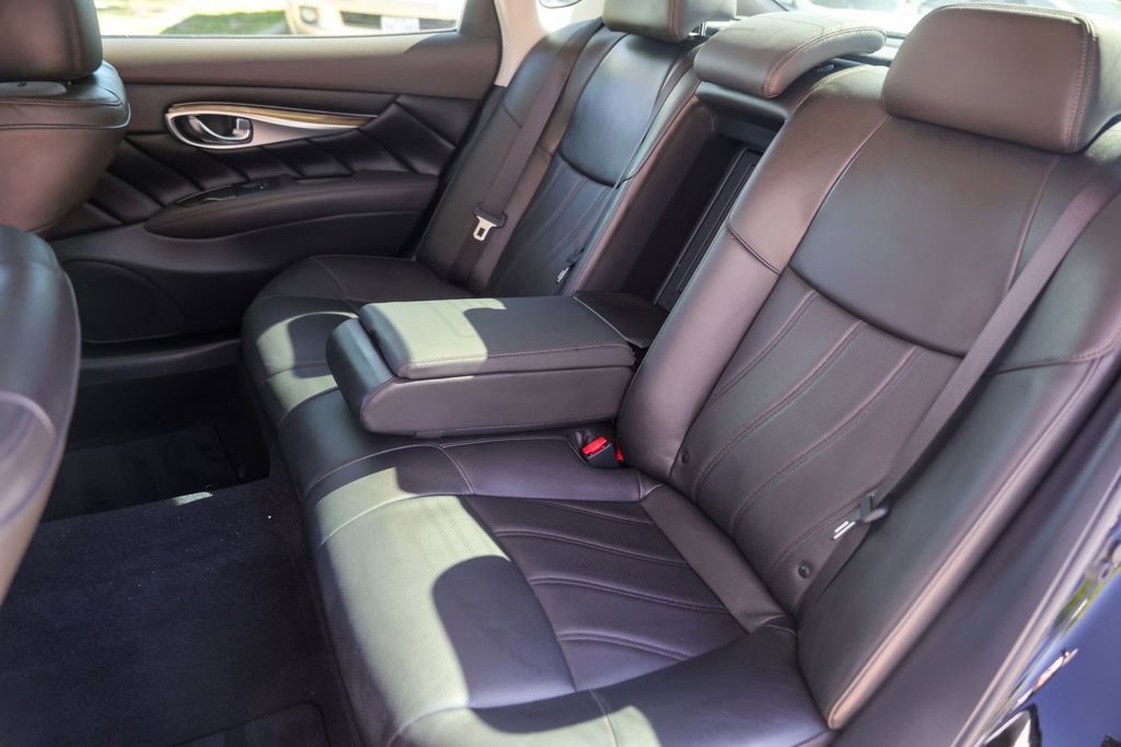 Used 2016 INFINITI Q70 L 3.7 w/ Deluxe Touring Package image 27