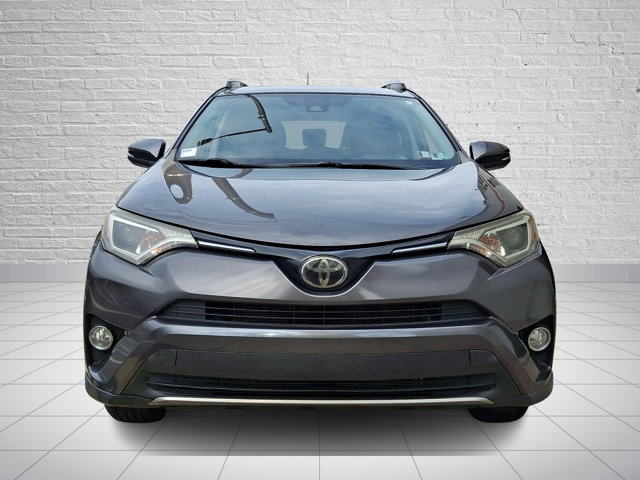 Used 2018 Toyota RAV4 XLE FWD image 2