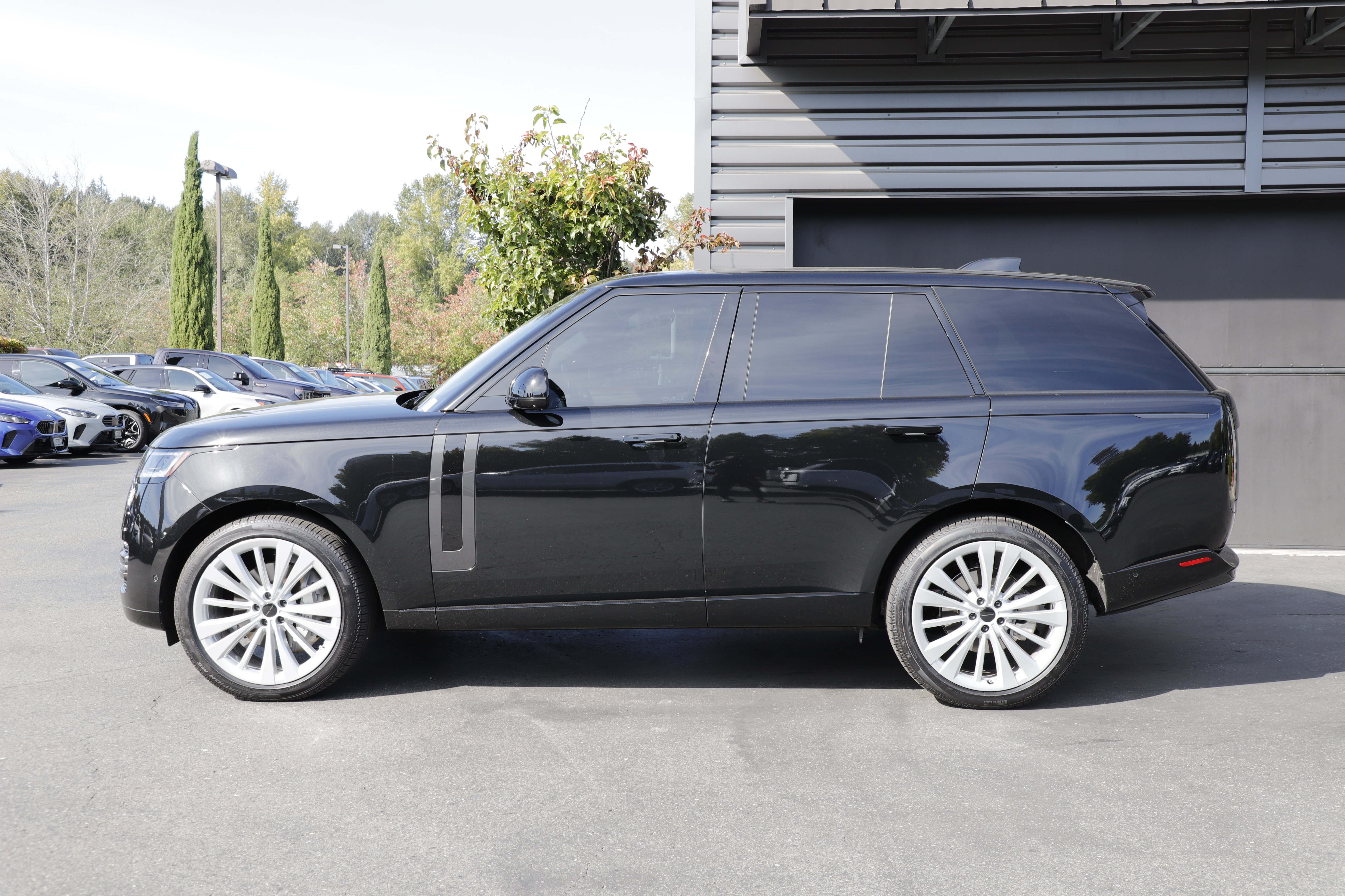 Certified 2025 Land Rover Range Rover SE AWD/4WD image 4