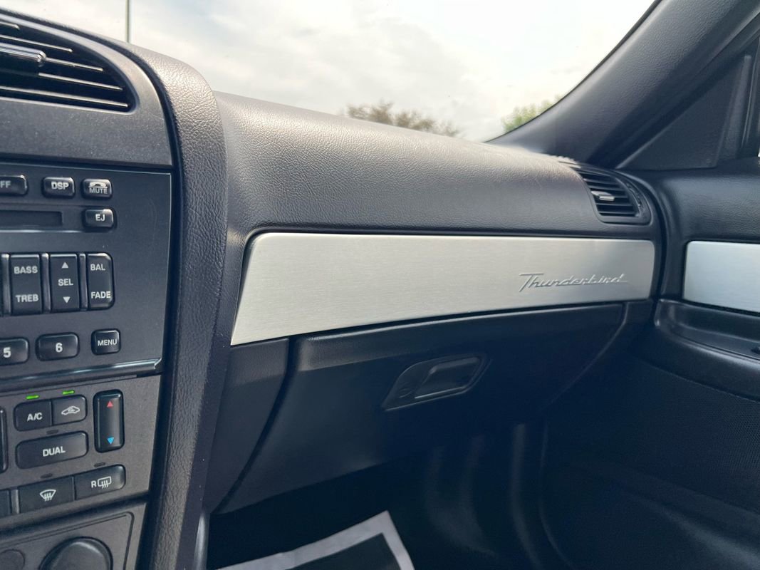 Used 2003 Ford Thunderbird image 35