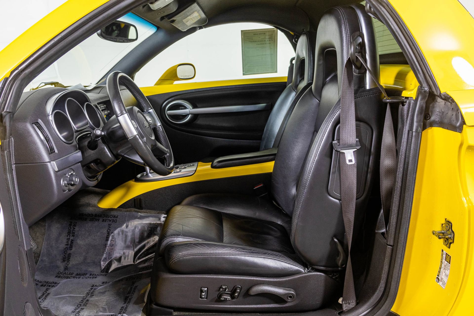 Used 2004 Chevrolet SSR w/ Preferred Equipment Group RWD image 23