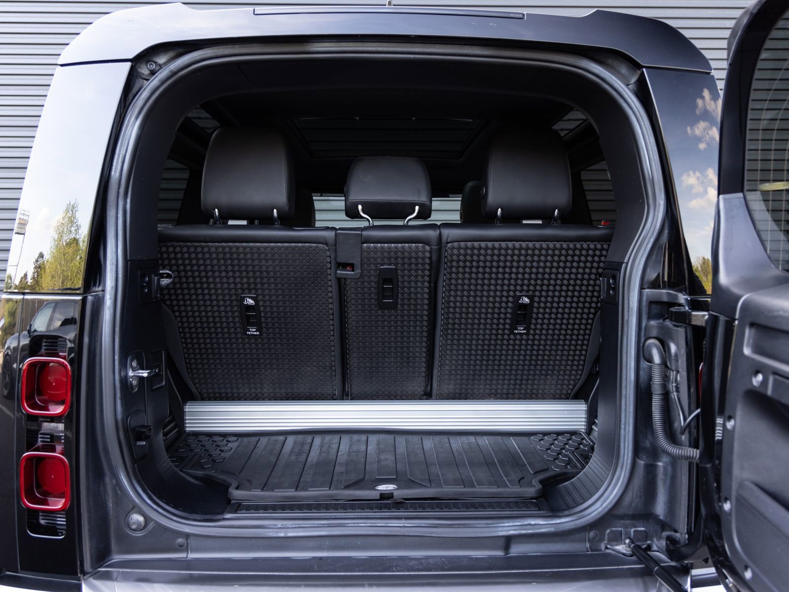 Used 2022 Land Rover Defender 90 S image 24