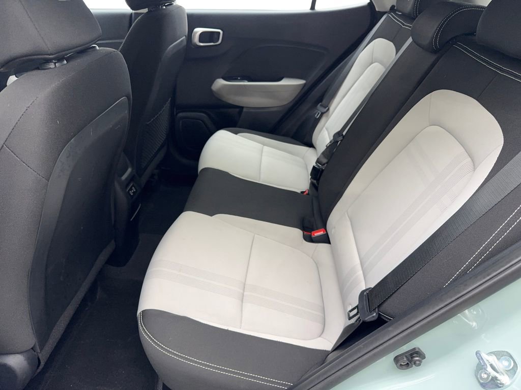Used 2025 Hyundai Venue SEL image 31