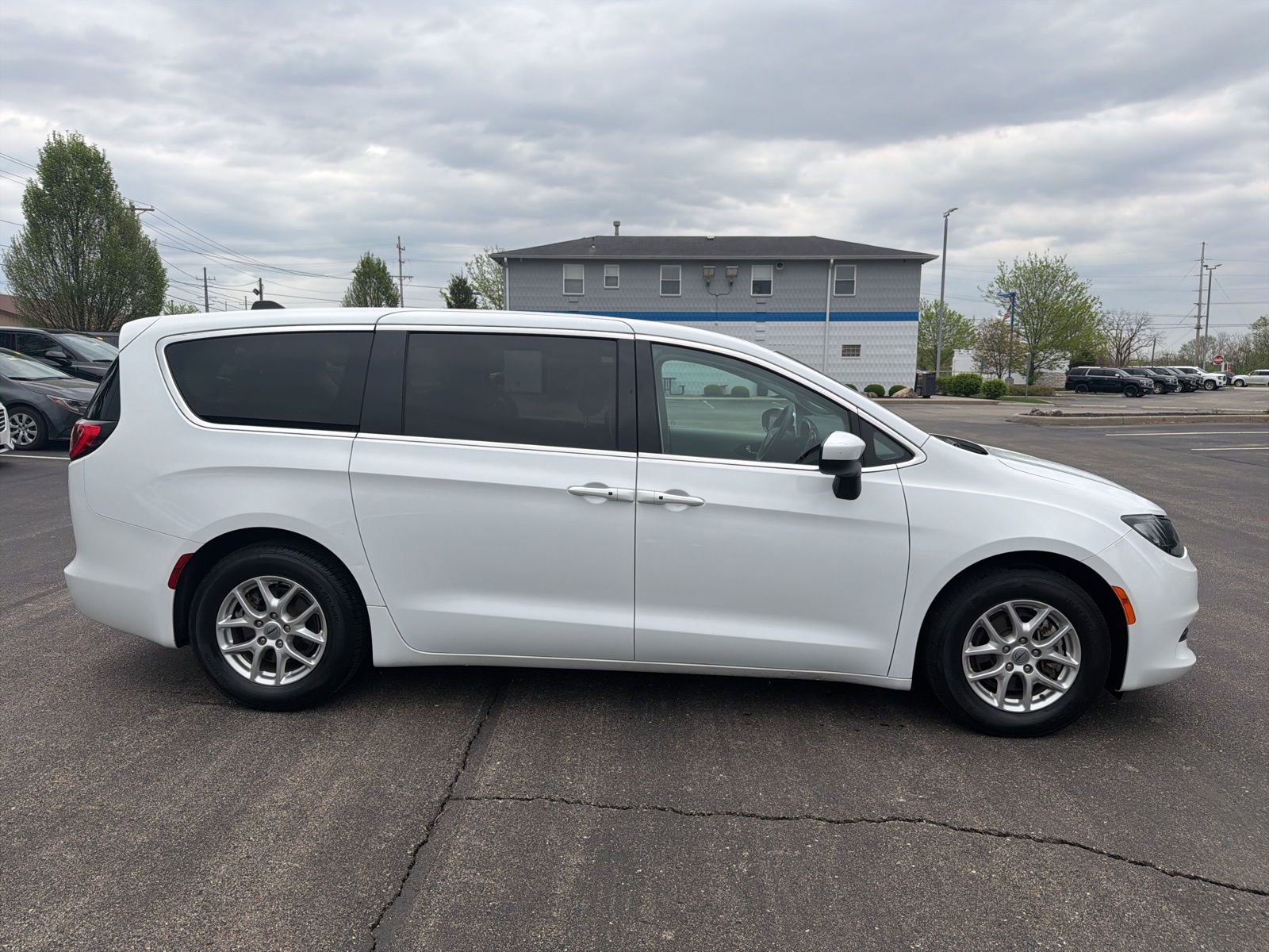 Used 2023 Chrysler Voyager LX FWD image 6