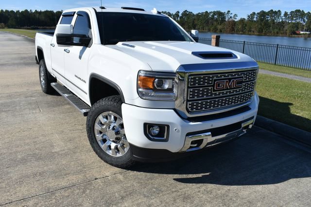 Used 2019 GMC Sierra 2500 Denali w/ Duramax Plus Package AWD/4WD image 2