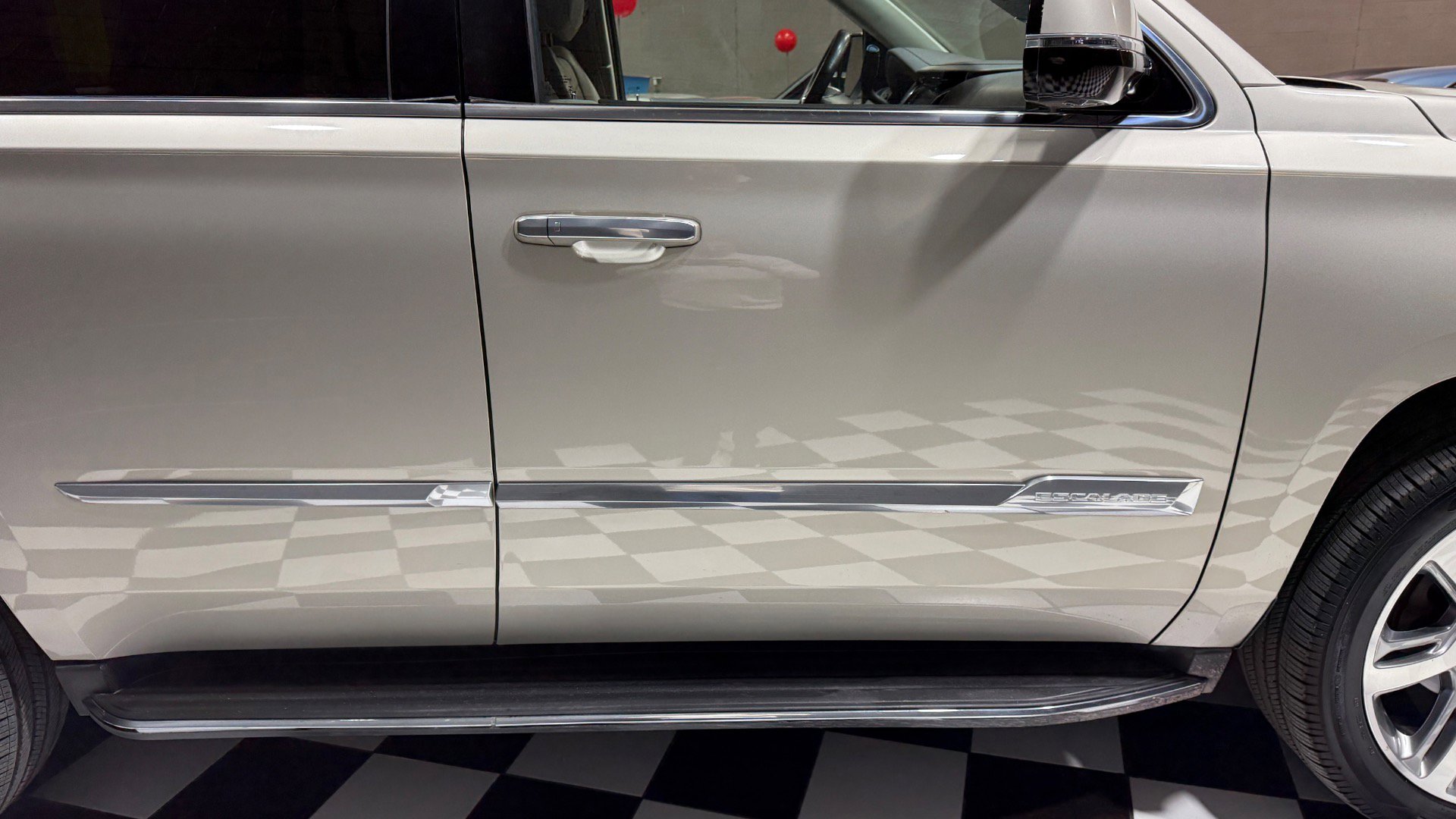 Used 2015 Cadillac Escalade Luxury image 21