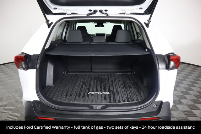Used 2025 Toyota RAV4 LE image 9