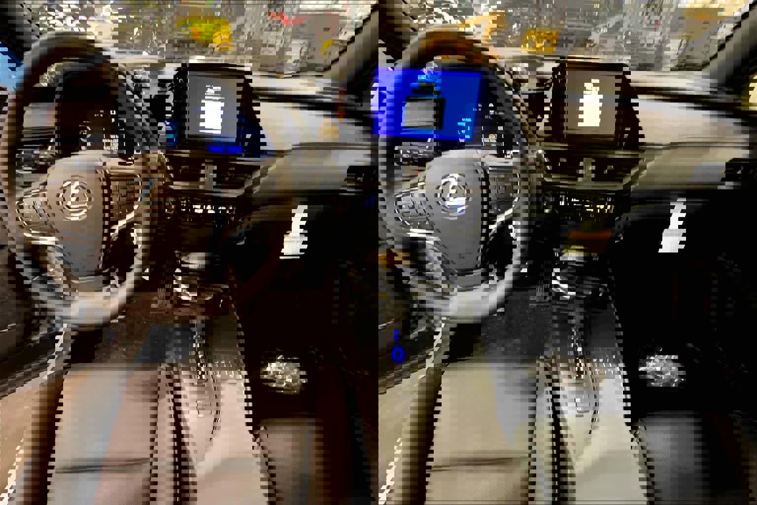 New 2025 Lexus UX 300h AWD image 5