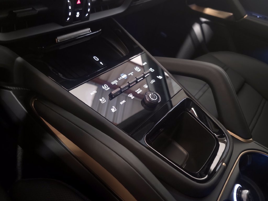 New 2026 Porsche Cayenne Turbo AWD/4WD image 33