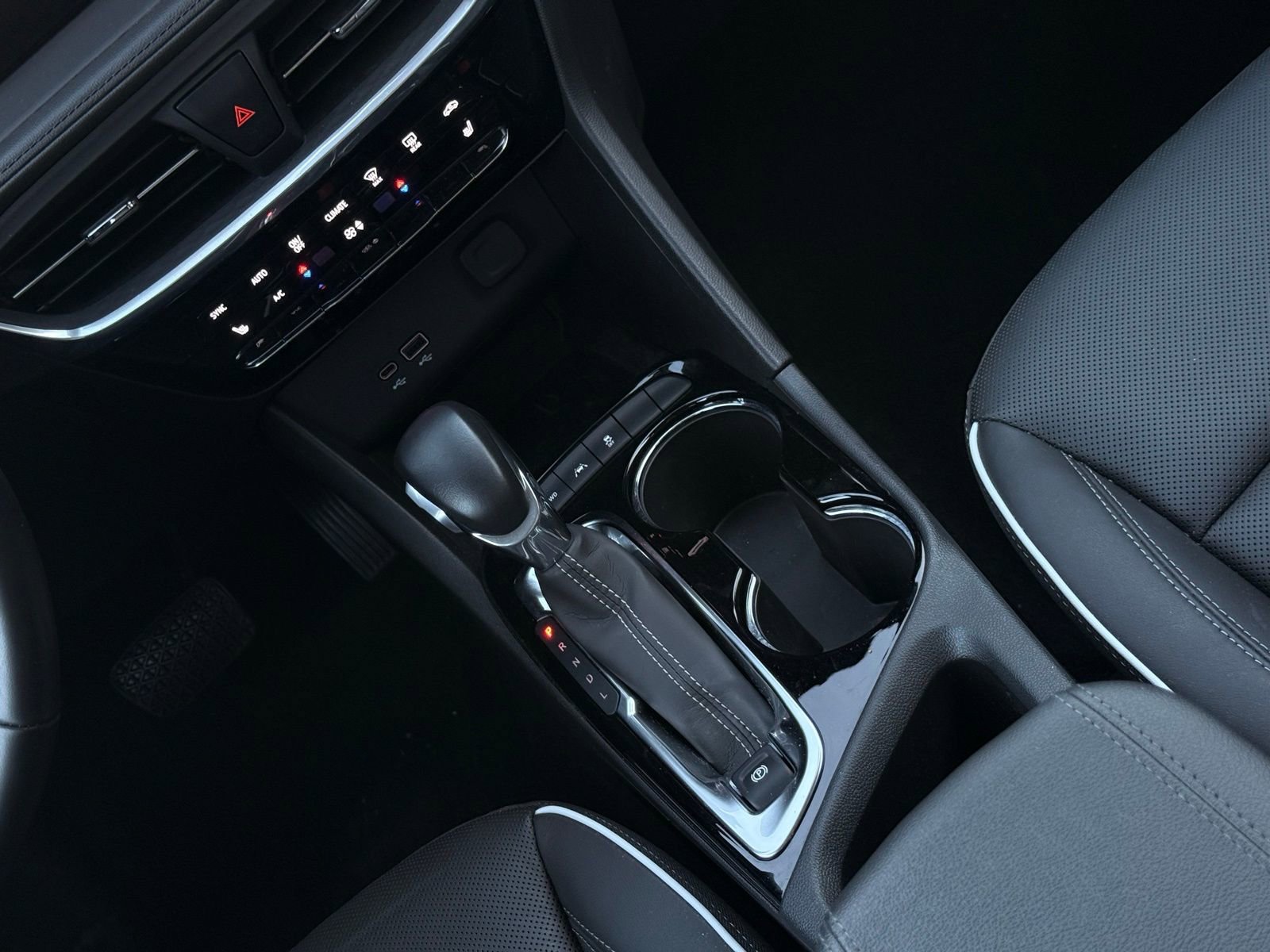 Used 2024 Buick Encore GX Avenir image 31