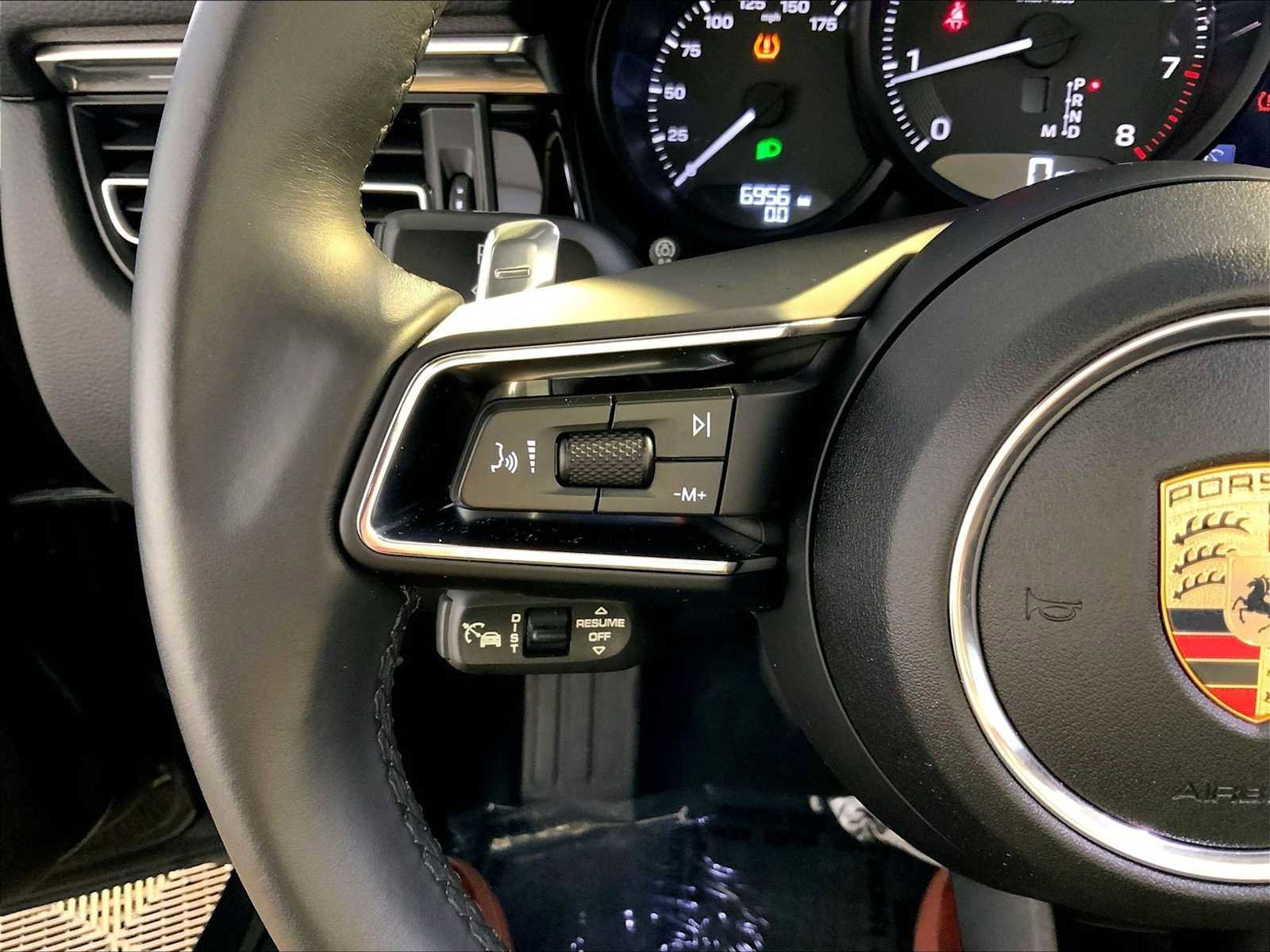 Used 2025 Porsche Macan image 27