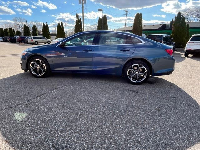 Used 2024 Chevrolet Malibu LT image 2