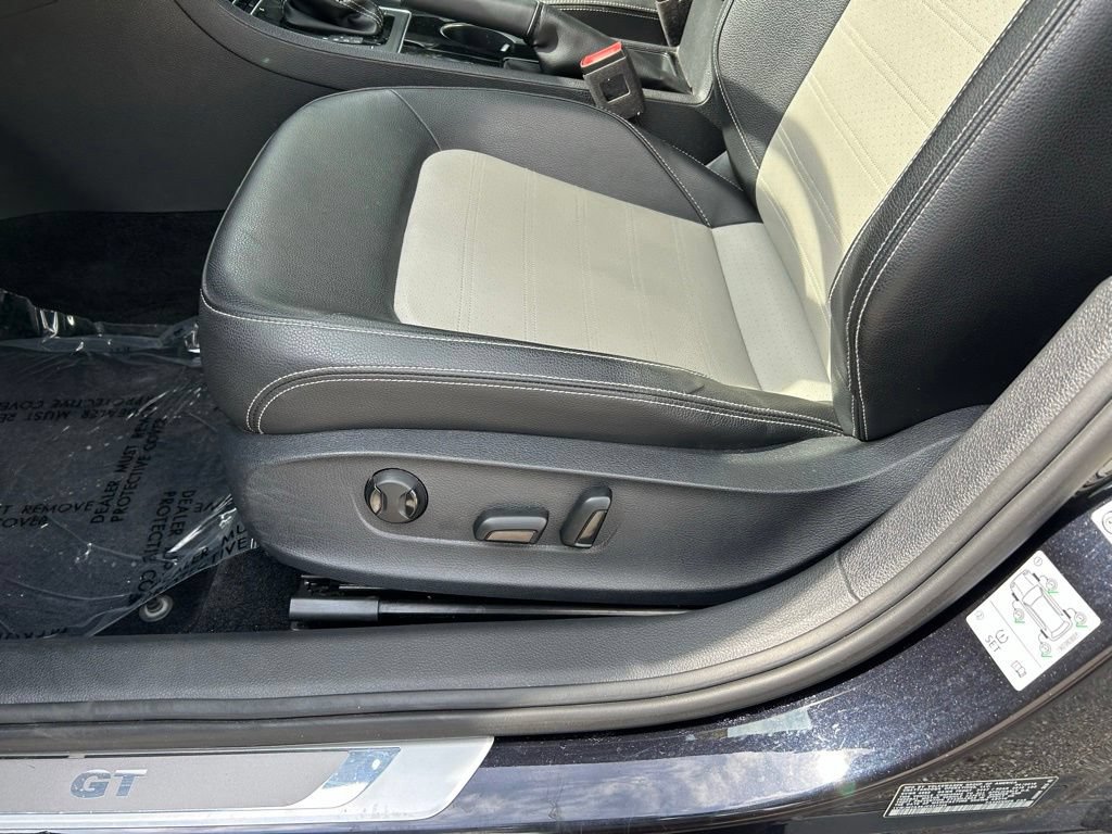 Used 2018 Volkswagen Passat 3.6 FWD image 16