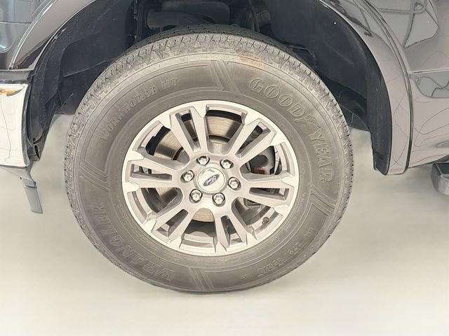 Used 2019 Ford F150 Lariat w/ Trailer Tow Package image 24