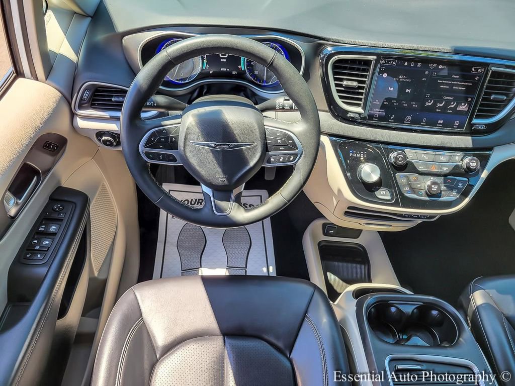 Used 2023 Chrysler Pacifica Touring-L FWD image 13