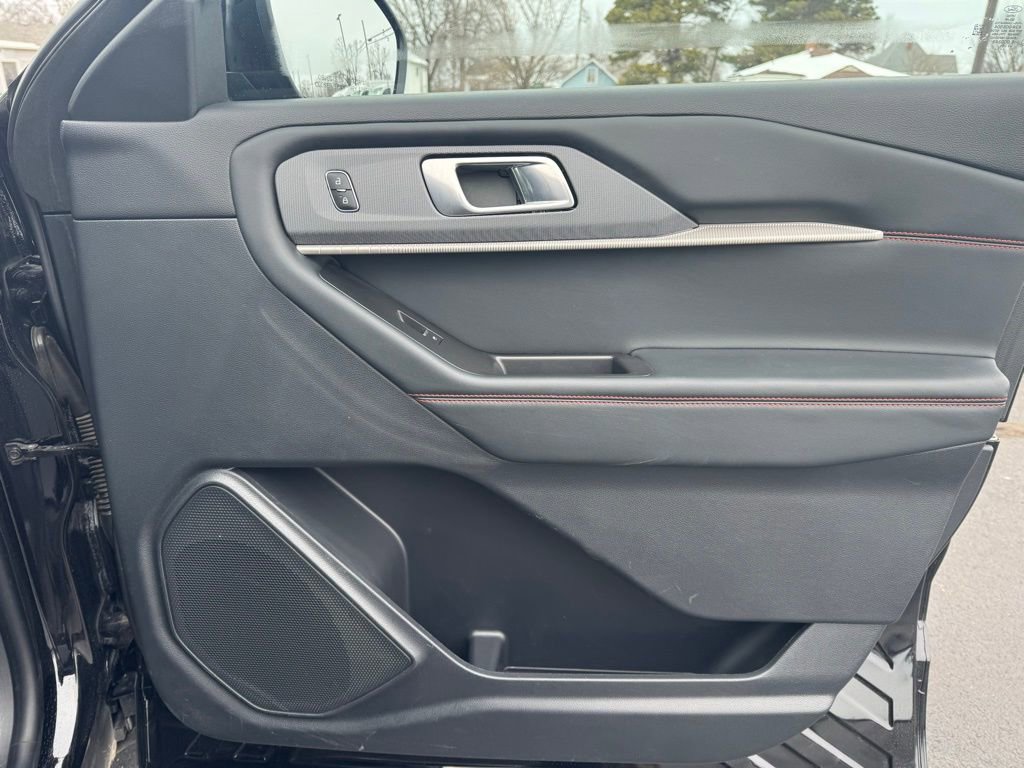 Used 2025 Ford Explorer ST-Line w/ ST-Line Street Pack image 14