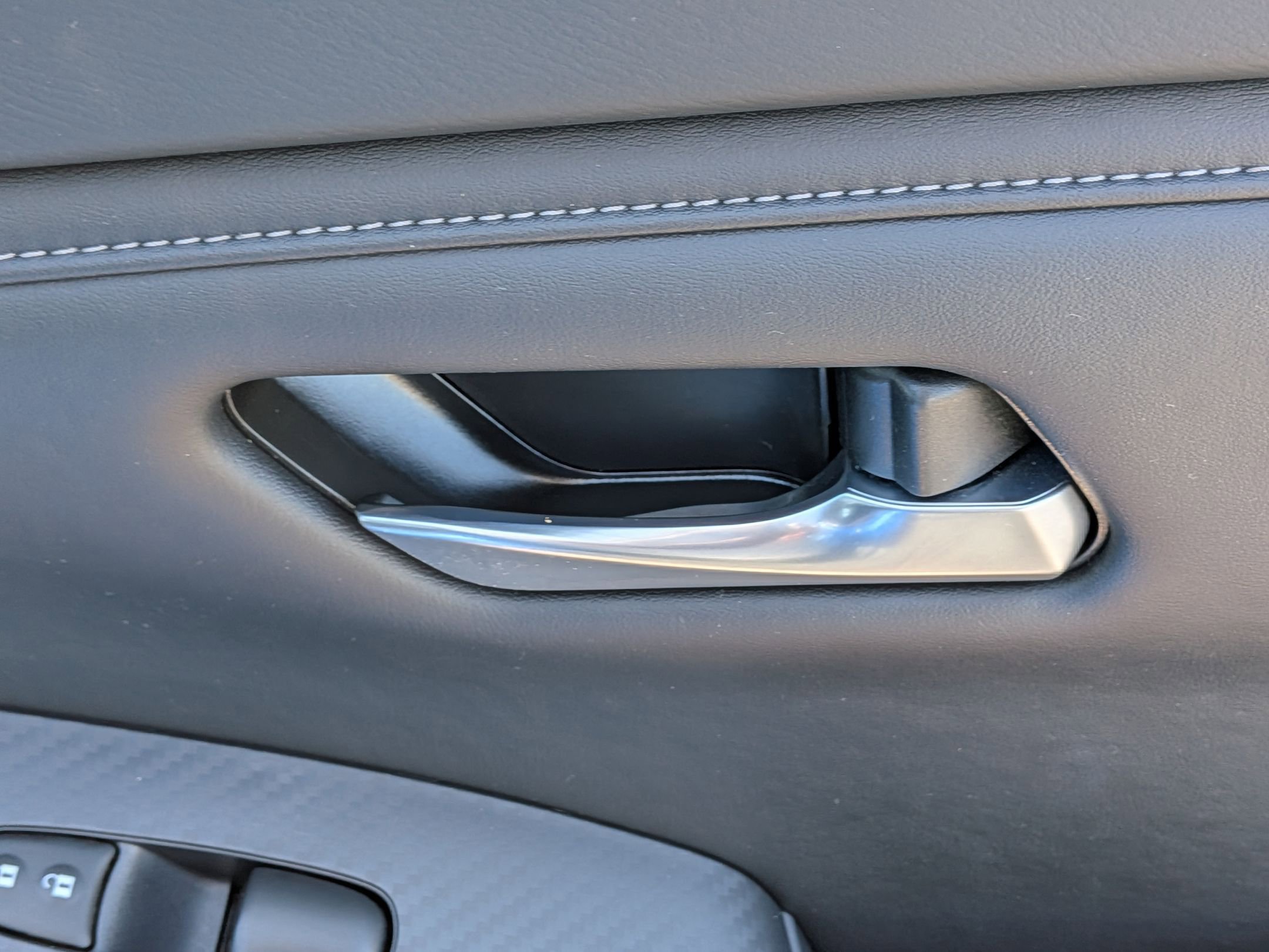 Used 2025 Nissan Sentra SV FWD image 34