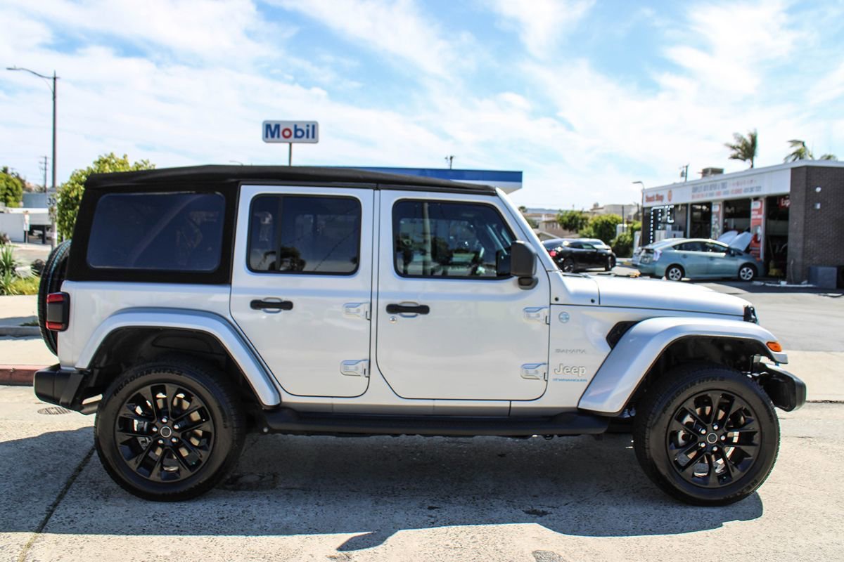 Used 2024 Jeep Wrangler Unlimited Sahara w/ Technology Group AWD/4WD image 6