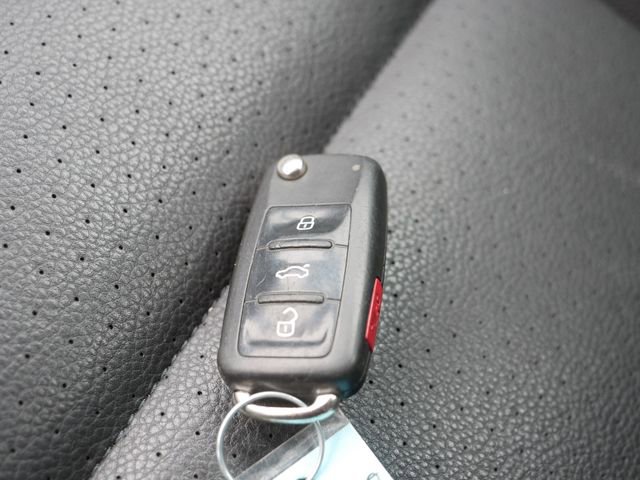 Used 2017 Volkswagen Tiguan S image 35