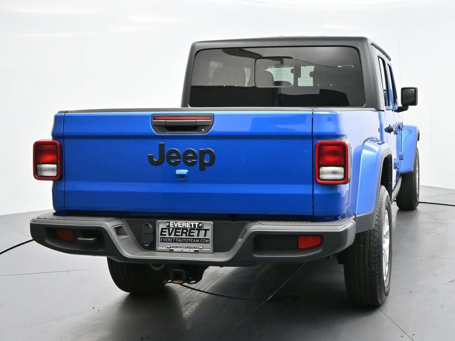Used 2023 Jeep Gladiator Sport AWD/4WD image 6