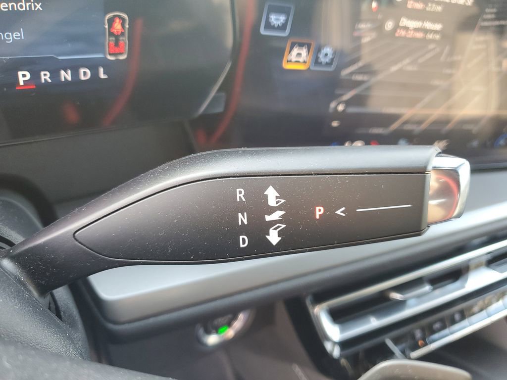 Used 2025 Chevrolet Traverse LT image 28