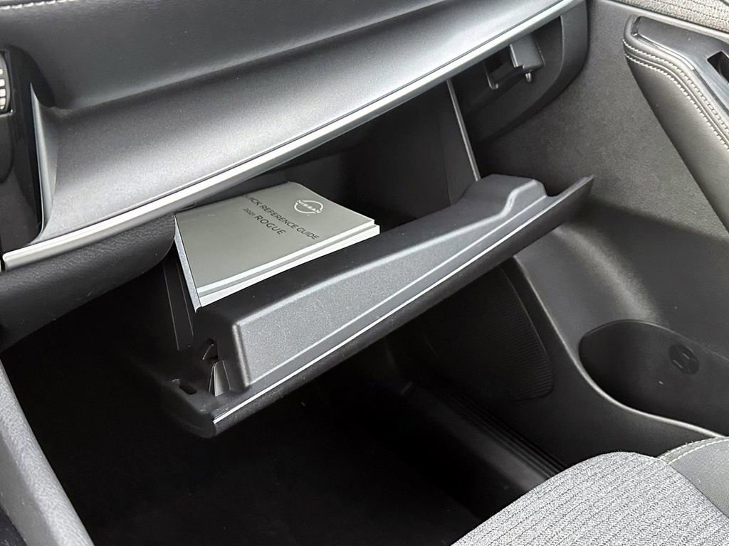 Certified 2021 Nissan Rogue SV image 32