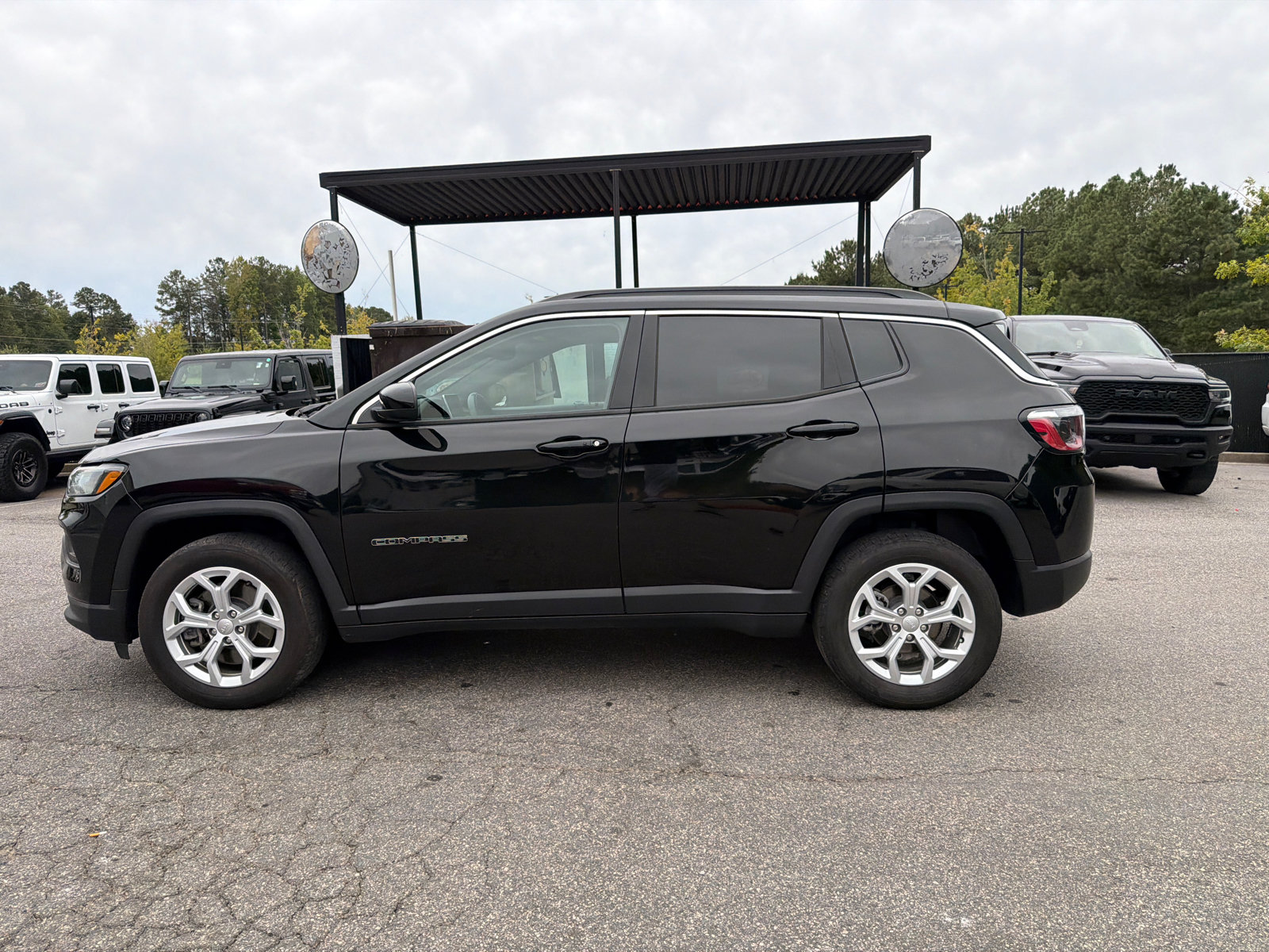 Used 2024 Jeep Compass Latitude AWD/4WD image 10