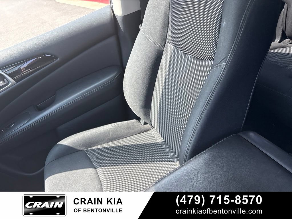 Used 2018 Nissan Pathfinder S AWD/4WD image 12