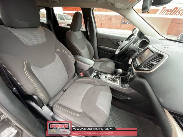 Used 2017 Jeep Cherokee Latitude w/ Comfort & Sound Group image 26