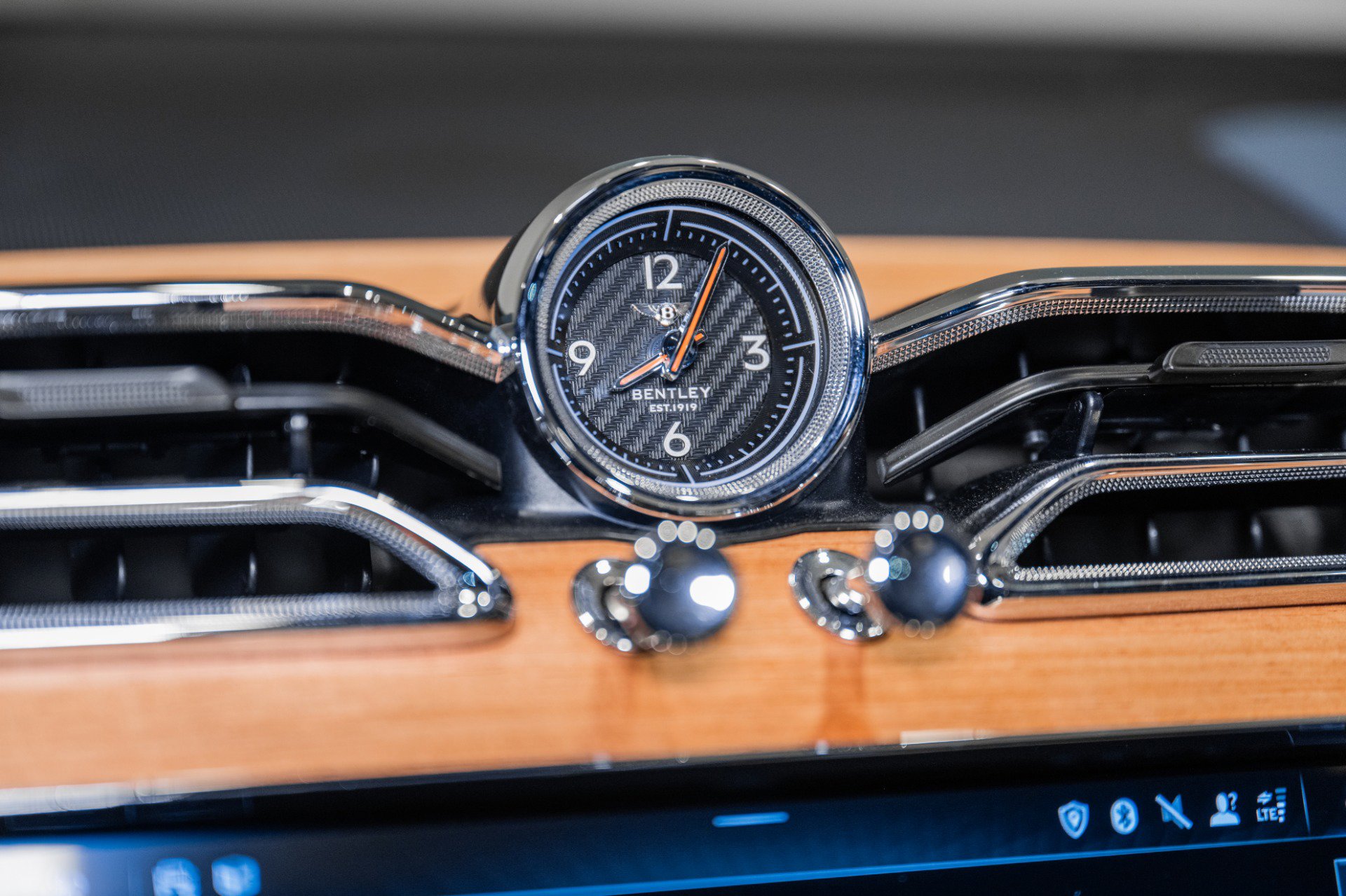 Used 2023 Bentley Bentayga image 34