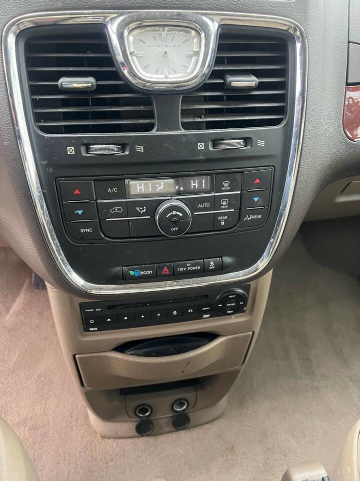 Used 2012 Chrysler Town & Country Touring-L w/ Entertainment Group #2 image 20