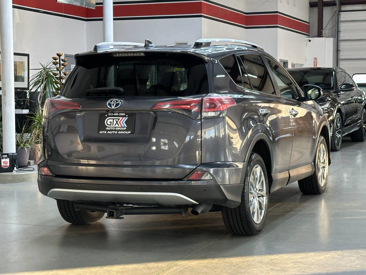Used 2016 Toyota RAV4 Limited image 2