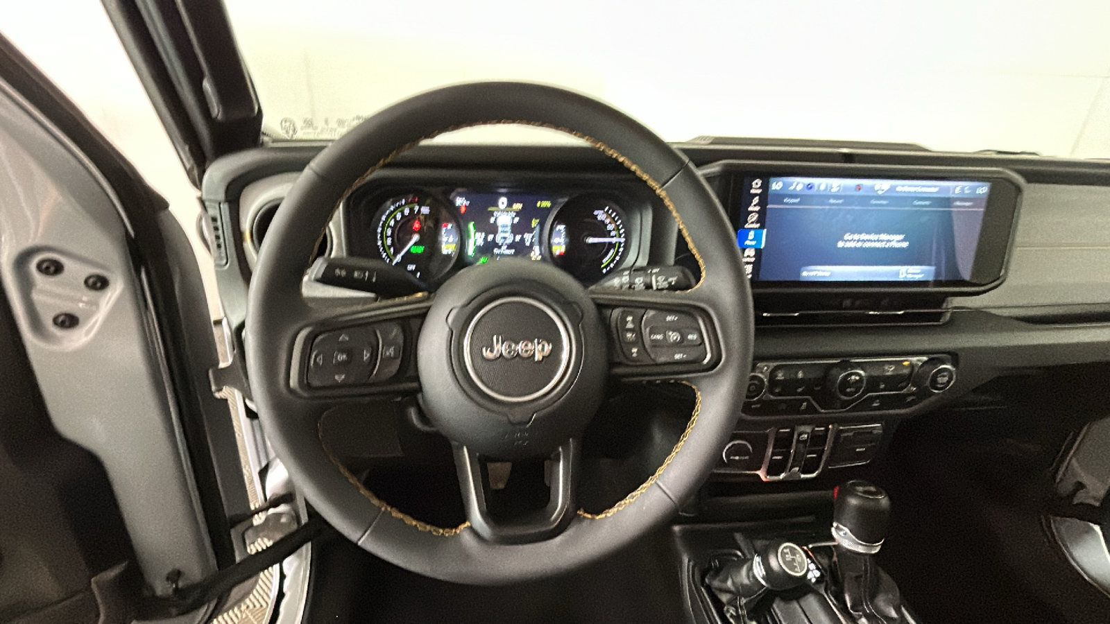 Used 2024 Jeep Wrangler Unlimited w/ Convenience Group AWD/4WD image 17