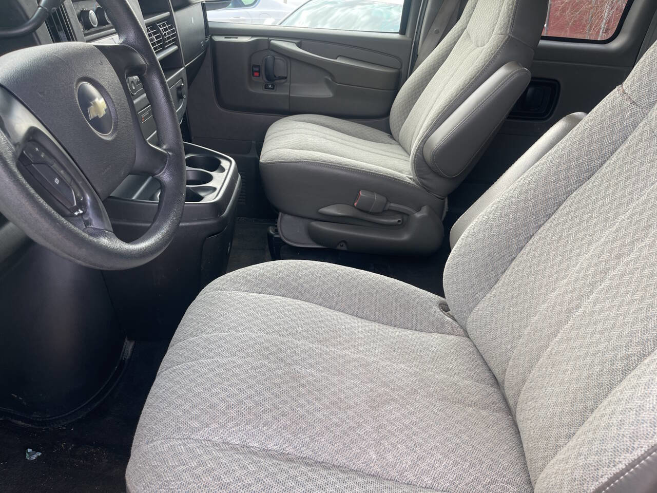 Used 2008 Chevrolet Express 1500 Passenger w/ LT Preferred Equipment Group image 14