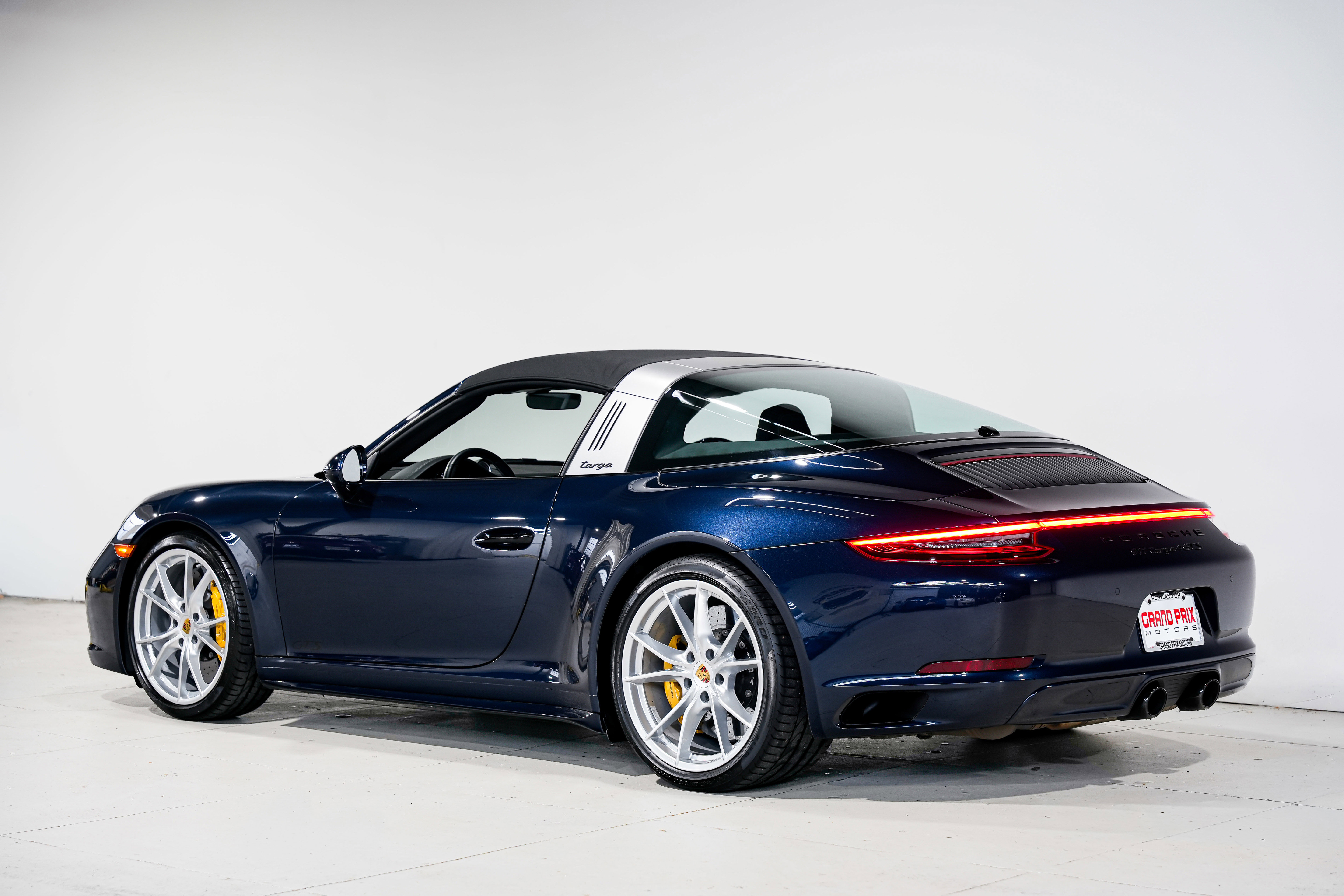 Used 2019 Porsche 911 Targa 4 GTS image 8