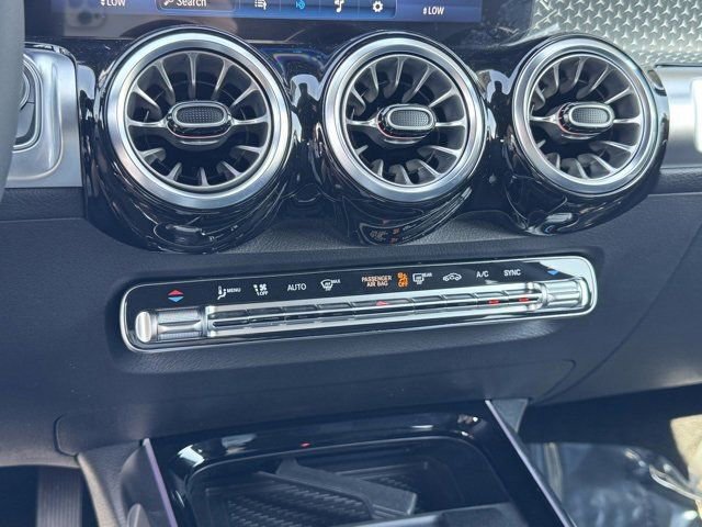 New 2025 Mercedes-Benz GLB 250 image 18