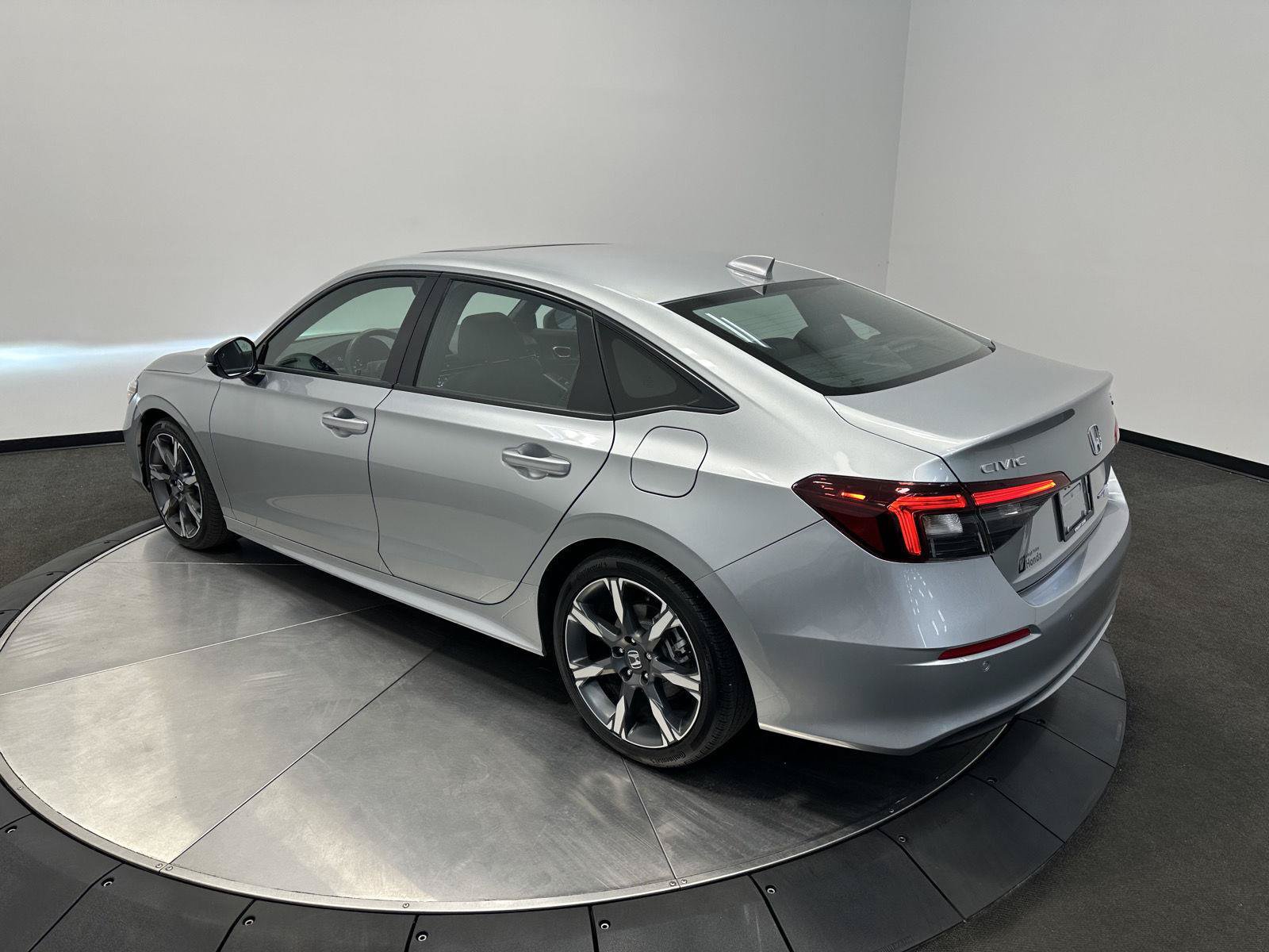 Certified 2025 Honda Civic Sport Touring image 5