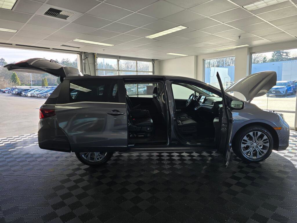 Used 2025 Honda Odyssey Touring image 18
