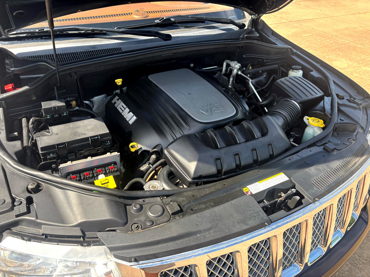 Used 2011 Jeep Grand Cherokee Overland Summit image 28