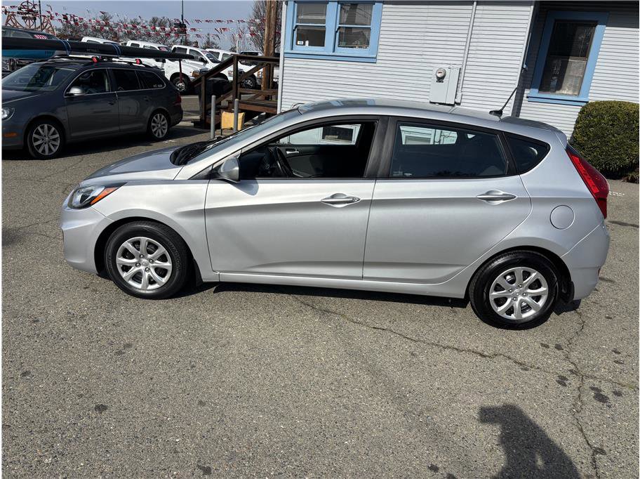Used 2013 Hyundai Accent GS image 4