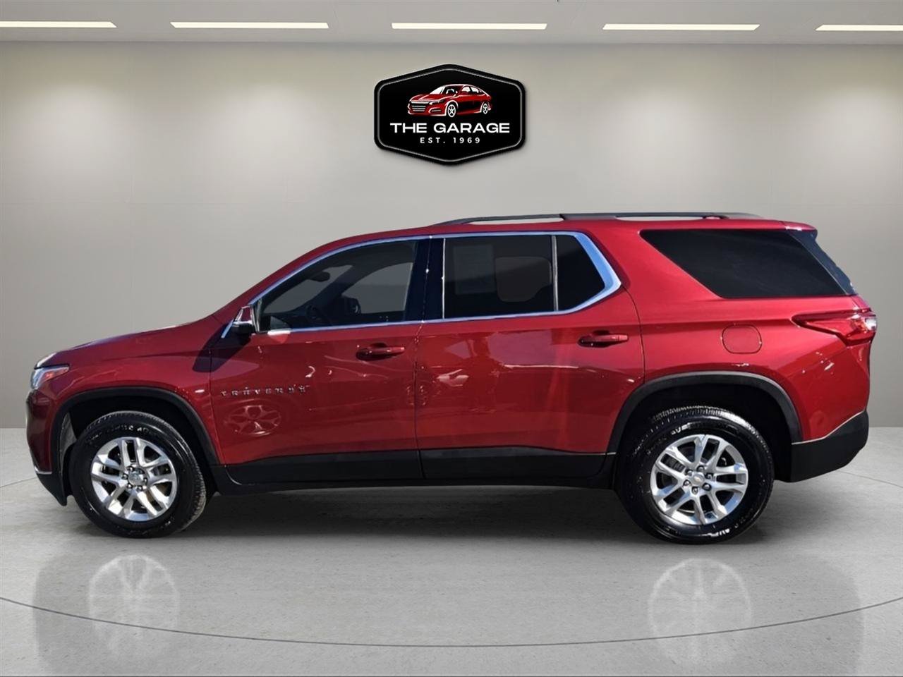 Used 2021 Chevrolet Traverse LT w/ LPO, Cargo Package AWD/4WD image 3