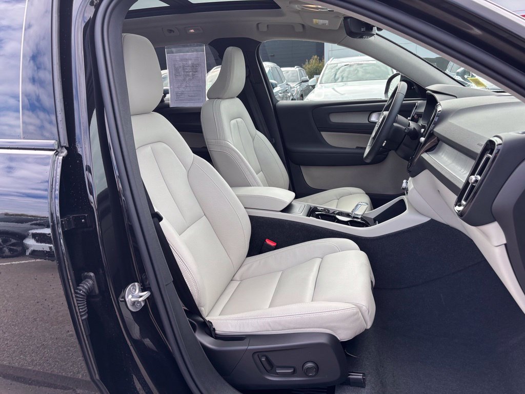 Used 2024 Volvo XC40 B5 Plus w/ Climate Package AWD/4WD image 19