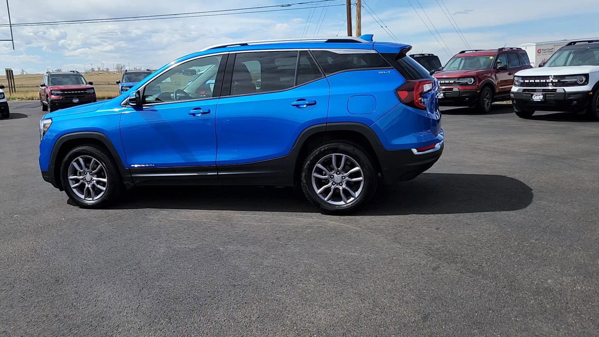 Used 2024 GMC Terrain SLT image 2