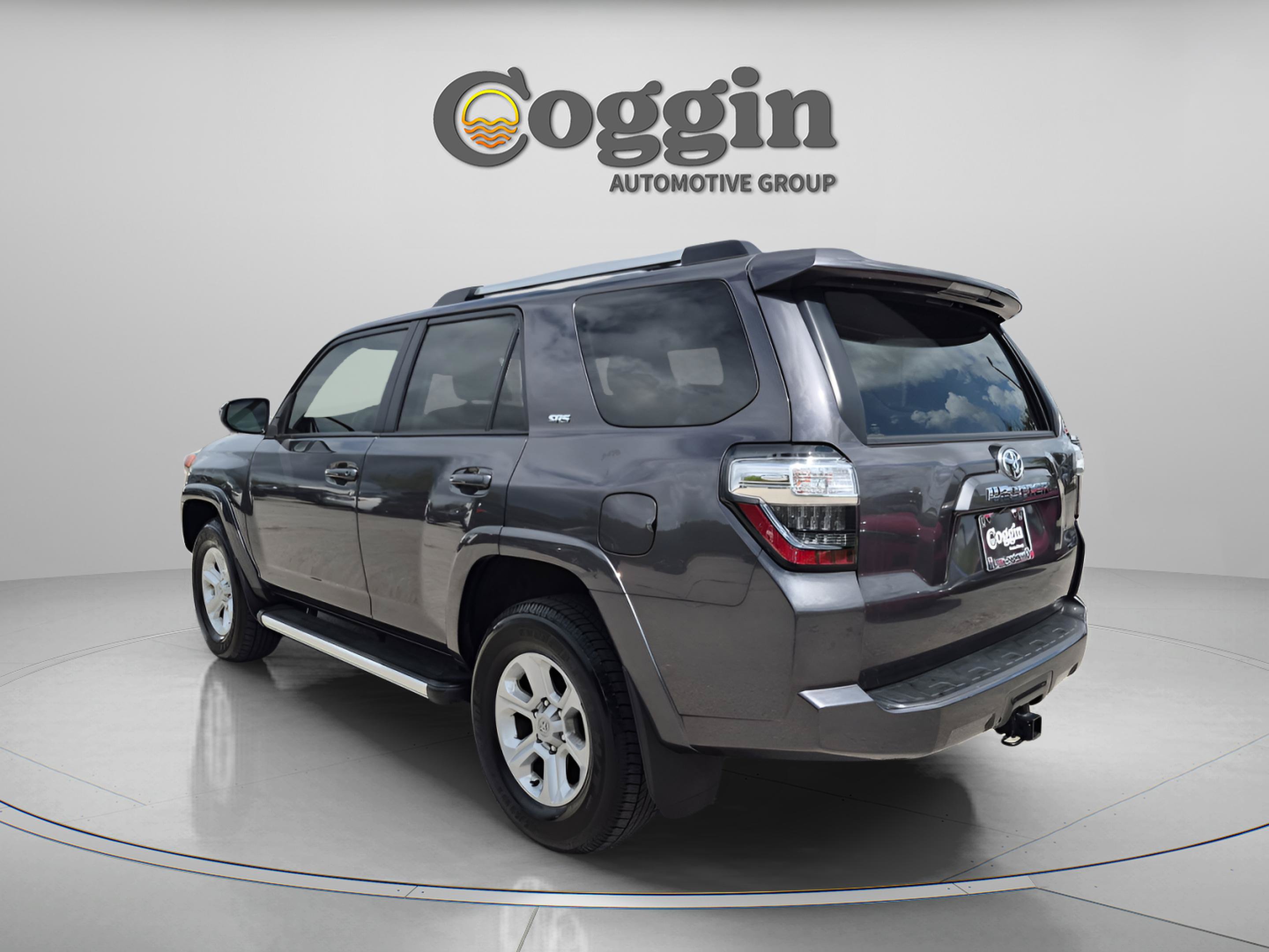 Used 2023 Toyota 4Runner SR5 AWD/4WD image 4