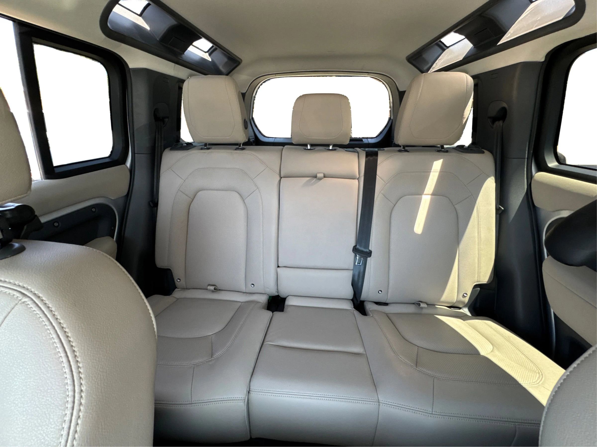 Used 2023 Land Rover Defender 110 S image 13