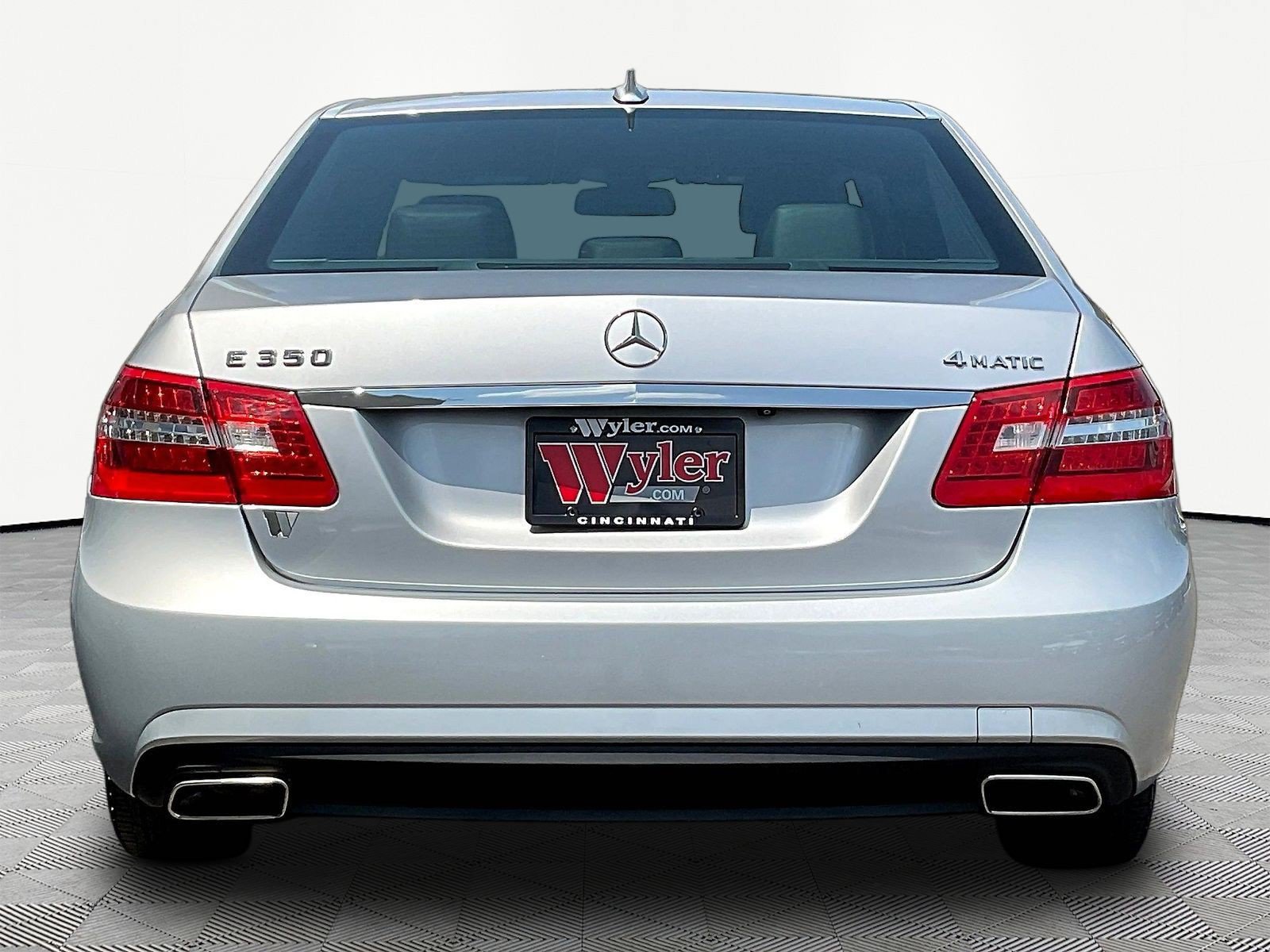 Used 2010 Mercedes-Benz E 350 4MATIC Sedan image 5