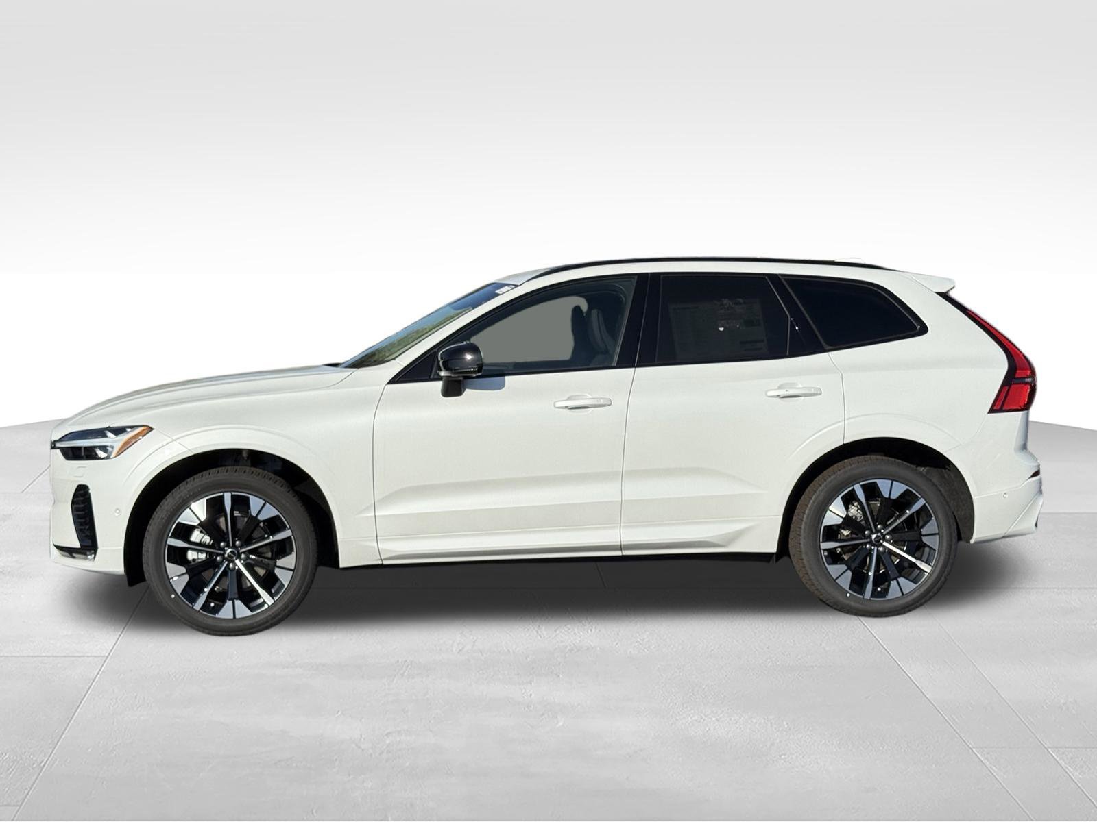 New 2027 Volvo XC60 B5 Plus AWD/4WD image 2