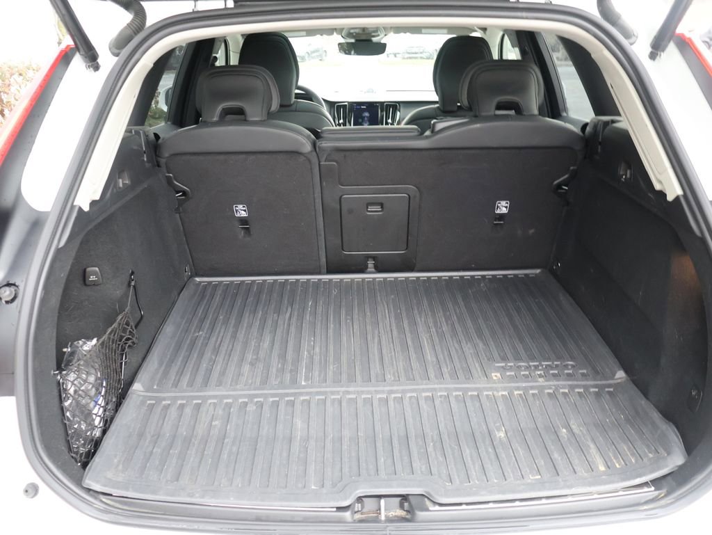 Used 2023 Volvo XC60 T8 Ultimate w/ Climate Package image 11