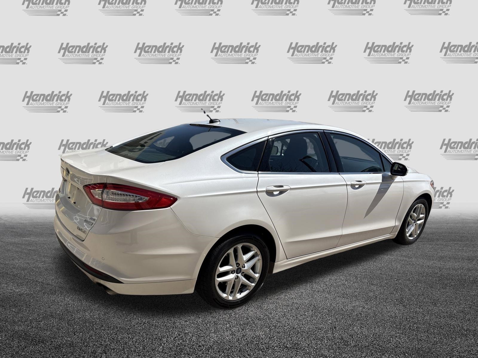 Used 2016 Ford Fusion SE w/ Equipment Group 202A image 10