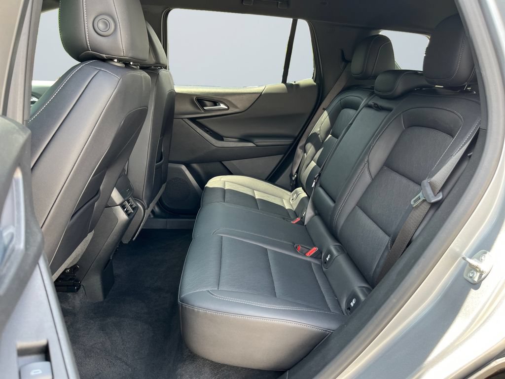 Used 2025 Chevrolet Equinox LT w/ Convenience Package II AWD/4WD image 13